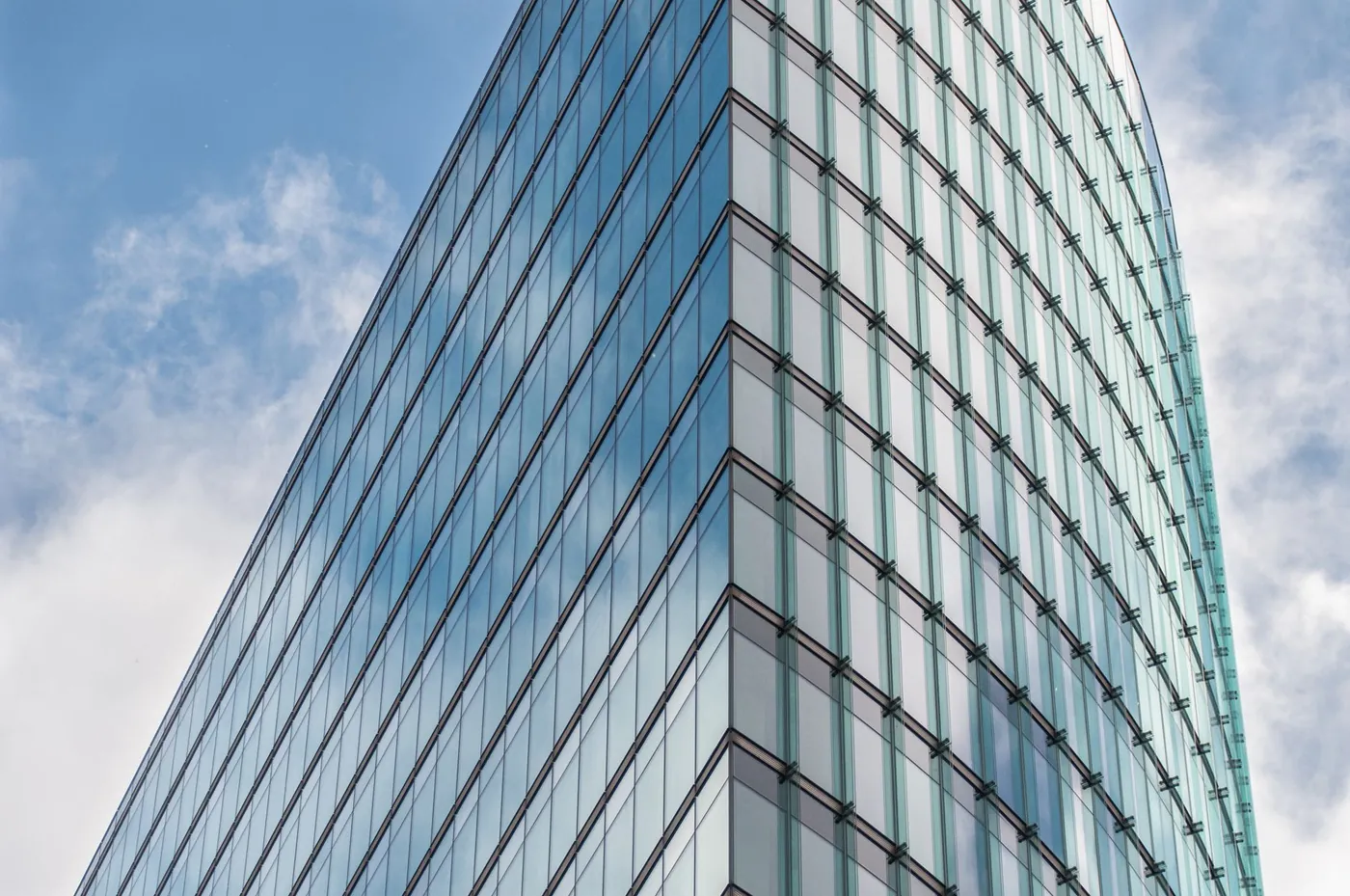 Tour de bureaux en verre